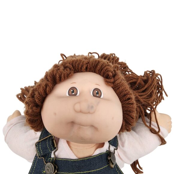 Vintage Cabbage Patch Kids Doll In Blue Denim Overalls With Brown Yarn Hair - Picture 2 of 5